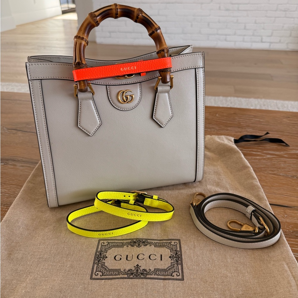 Like new, Gucci Diana medium tote